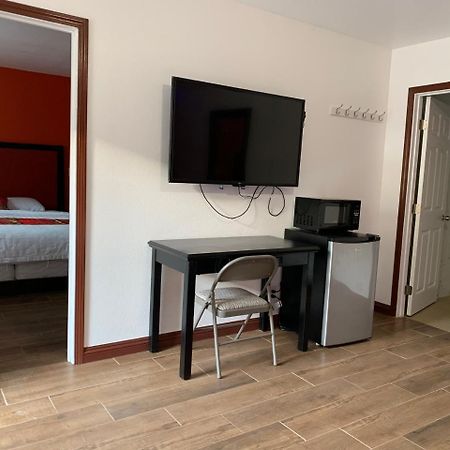 Norwalk Inn & Suites Екстериор снимка