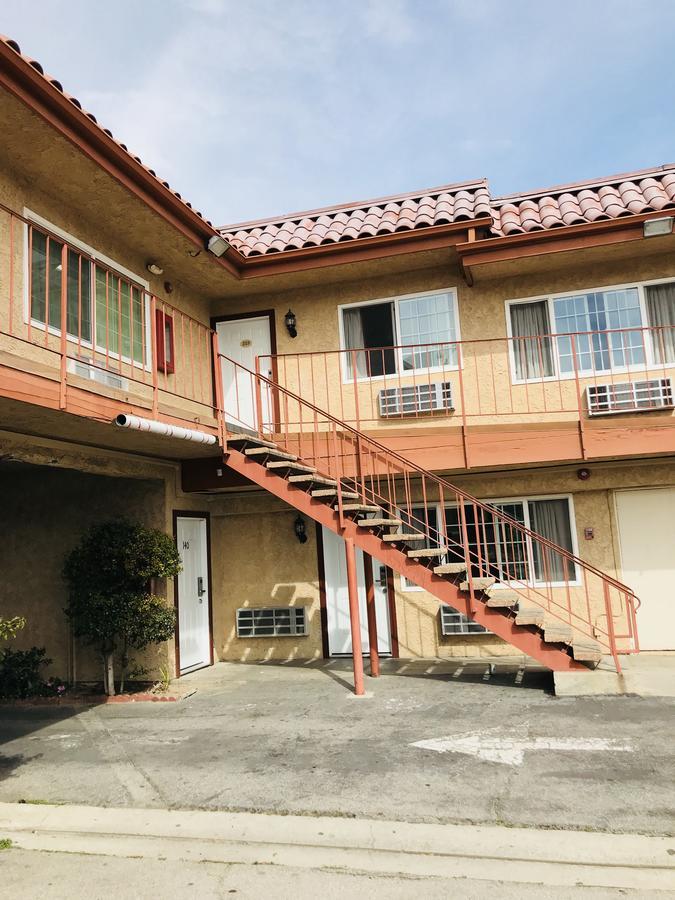 Norwalk Inn & Suites Екстериор снимка