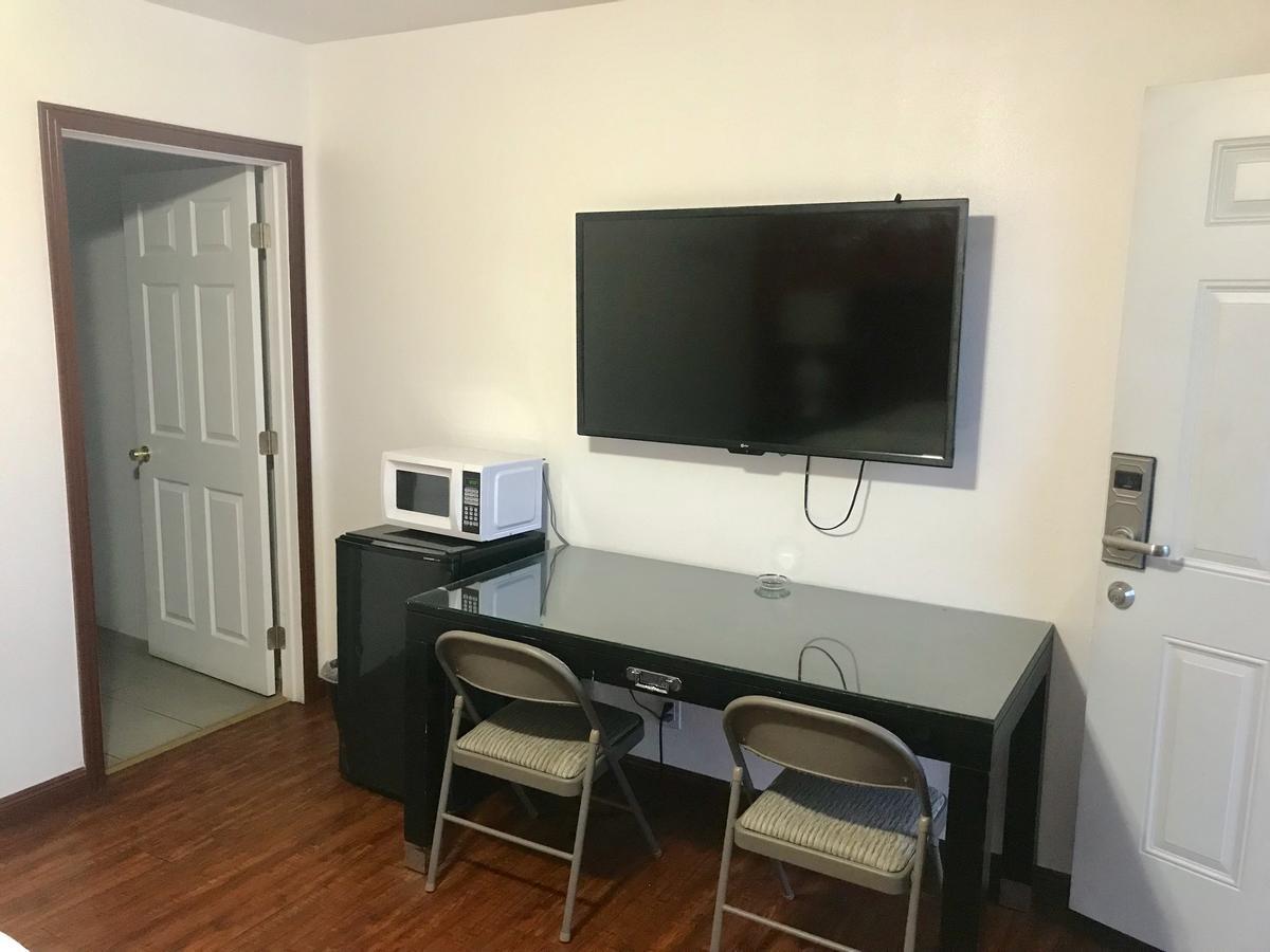 Norwalk Inn & Suites Екстериор снимка