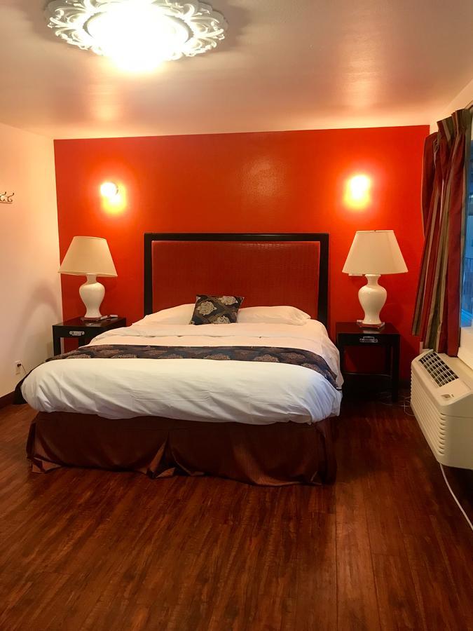 Norwalk Inn & Suites Екстериор снимка