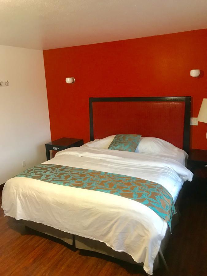 Norwalk Inn & Suites Екстериор снимка