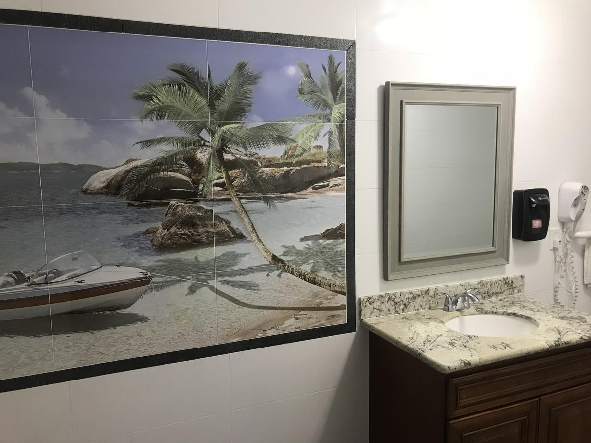 Norwalk Inn & Suites Екстериор снимка
