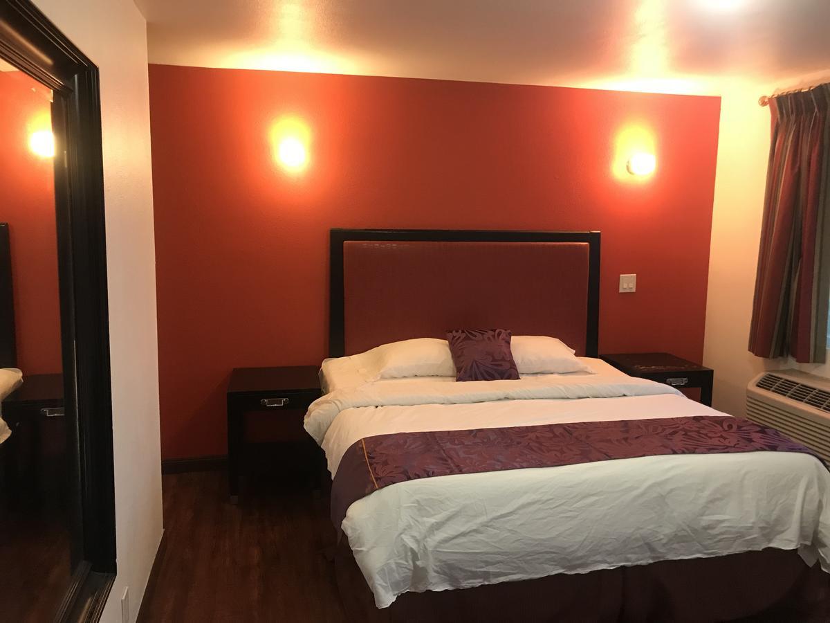 Norwalk Inn & Suites Екстериор снимка