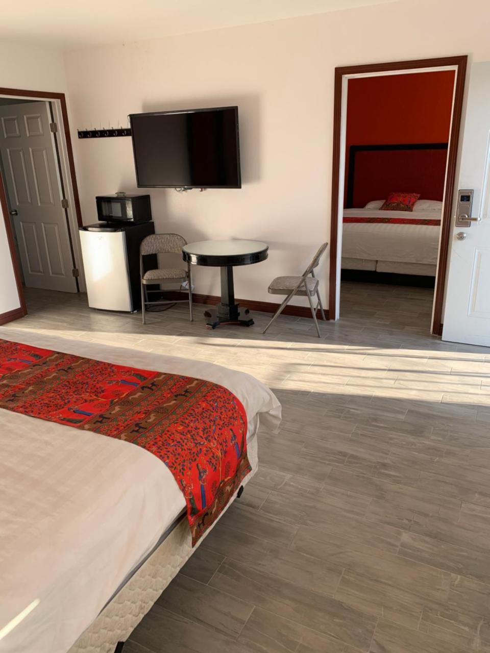Norwalk Inn & Suites Екстериор снимка