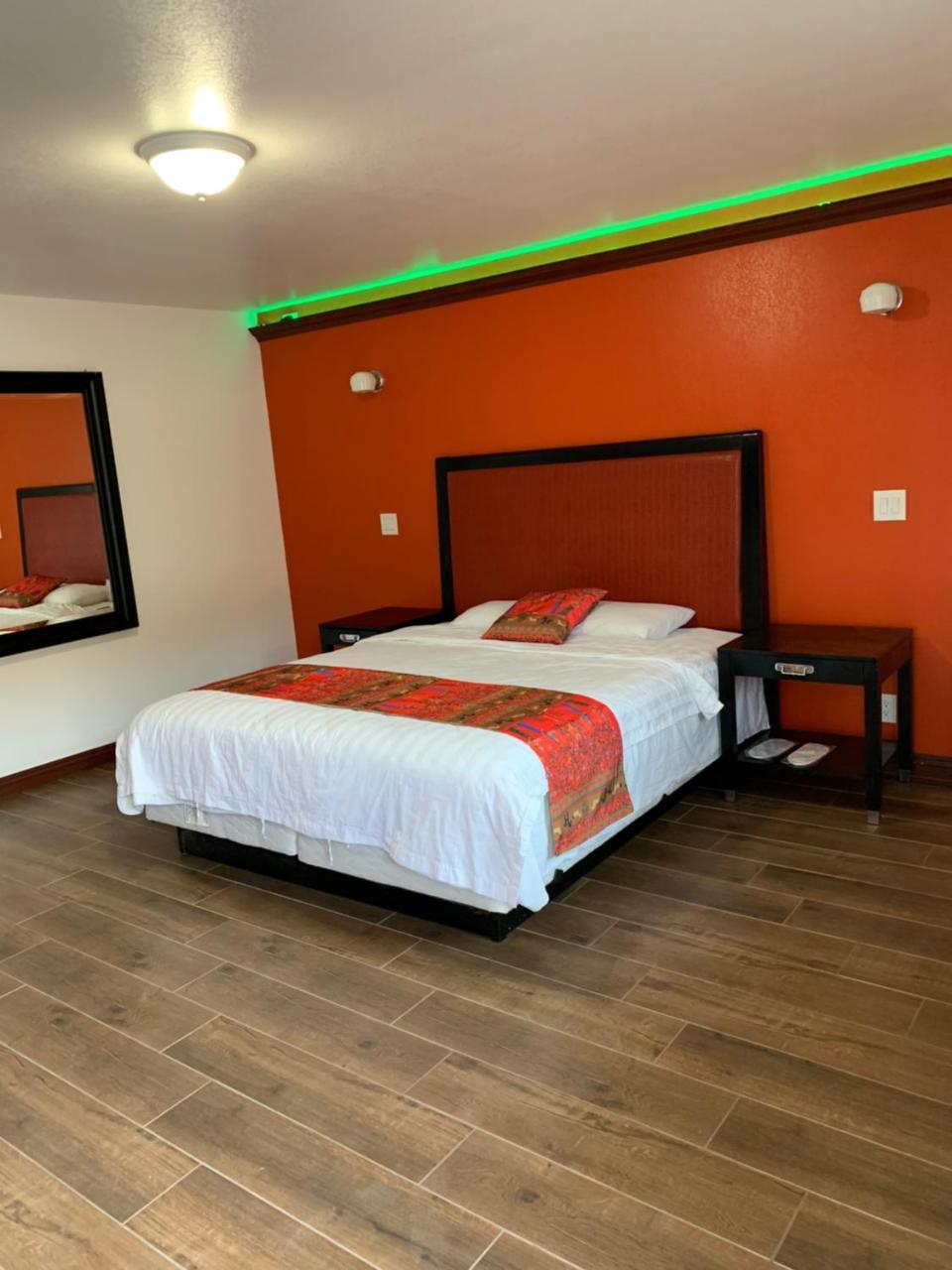 Norwalk Inn & Suites Екстериор снимка
