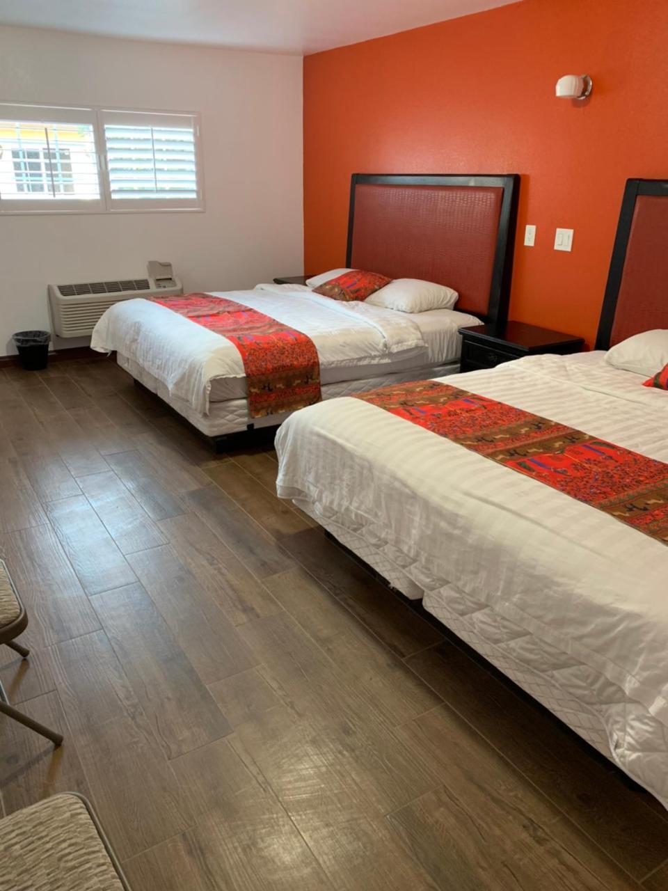Norwalk Inn & Suites Екстериор снимка