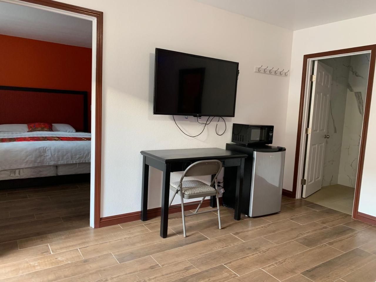 Norwalk Inn & Suites Екстериор снимка