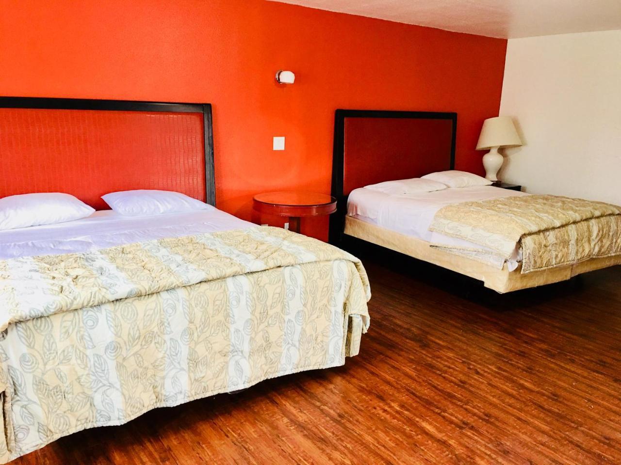 Norwalk Inn & Suites Екстериор снимка